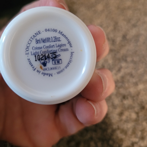 L’OCCITANE light cream 0.28 oz - Picture 4 of 4